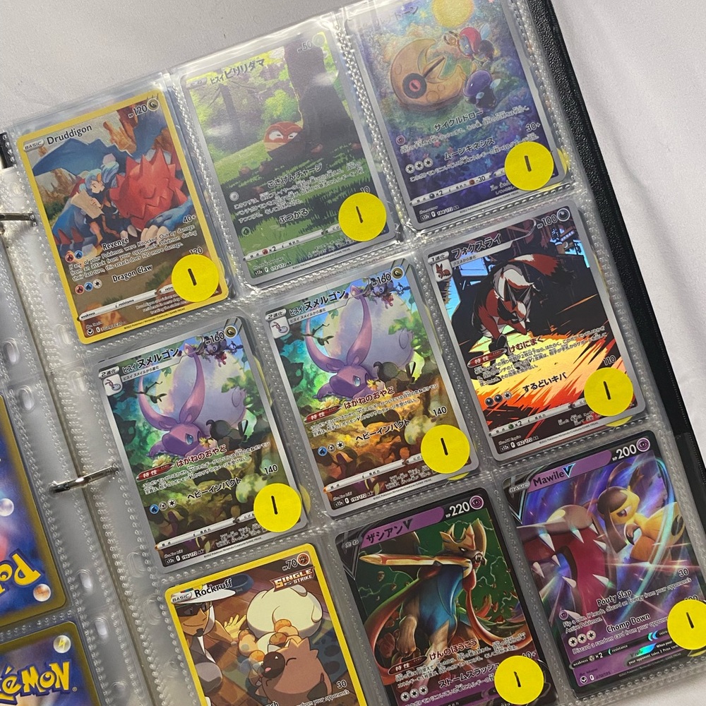 🎄50% OFF SALE🎄 POKEMON CARDS BINDER
